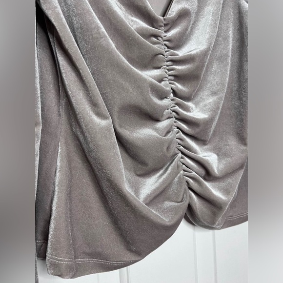 Urban Outfitters Marie Cinched V-Neck Velvet Top size M Medium - Picture 13 of 13